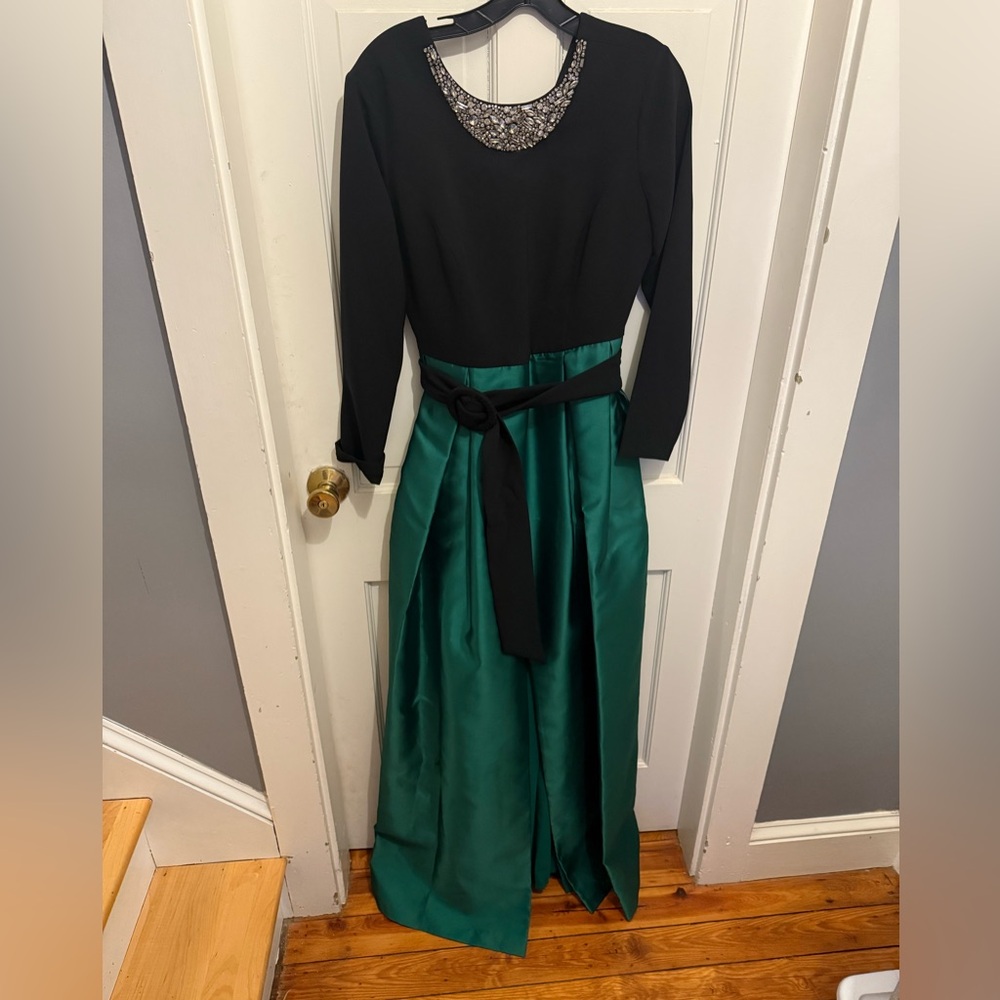 Size 6 Sachin + Babi dress. Never worn. Brand new.